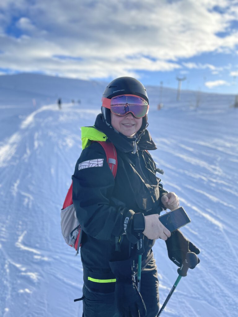 Skifahren Nordlicht Trysil 
Jana genießt das Skifahren in der Sonne am Trysil Hoyflellcenter