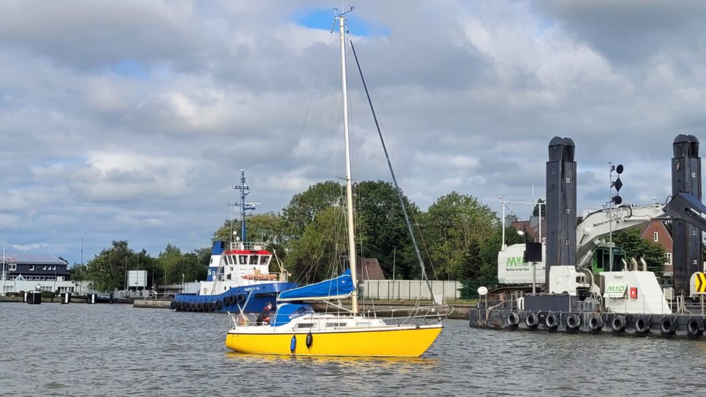 Brunsbüttel Schleuse Nord Ostsee Kanal NOK vor der Schleuse Brunsbüttel in Richtung Elbe