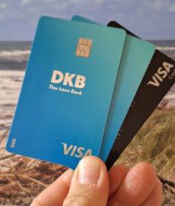 Weltweit kostenlos Geld abheben mit der Reisekreditkarte der DKB