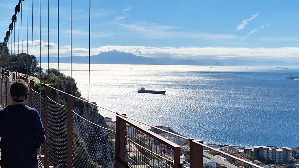 Der Blick von Gibraltar nach Marokko. Die Entfernung ist etwa 25KM